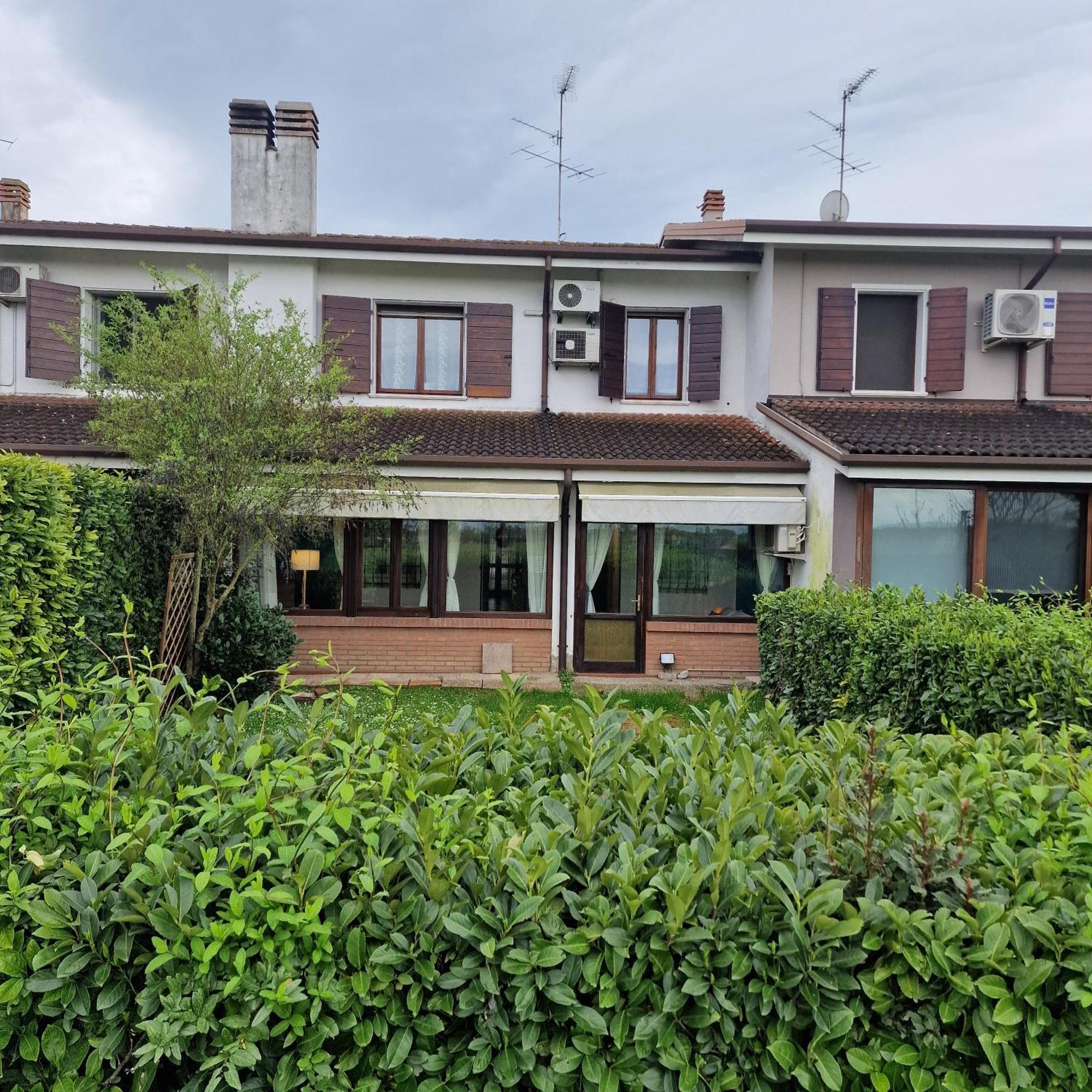 Residenza Vittoria Βίλα Bagnolo San Vito Εξωτερικό φωτογραφία